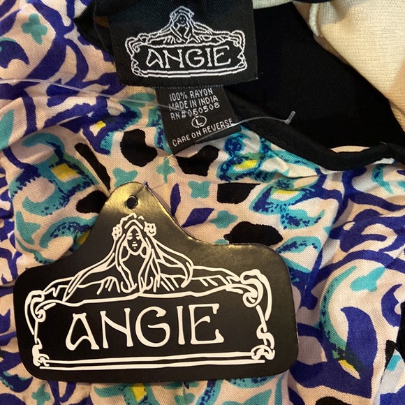 **NWT**Angie crop top - Picture 3 of 3